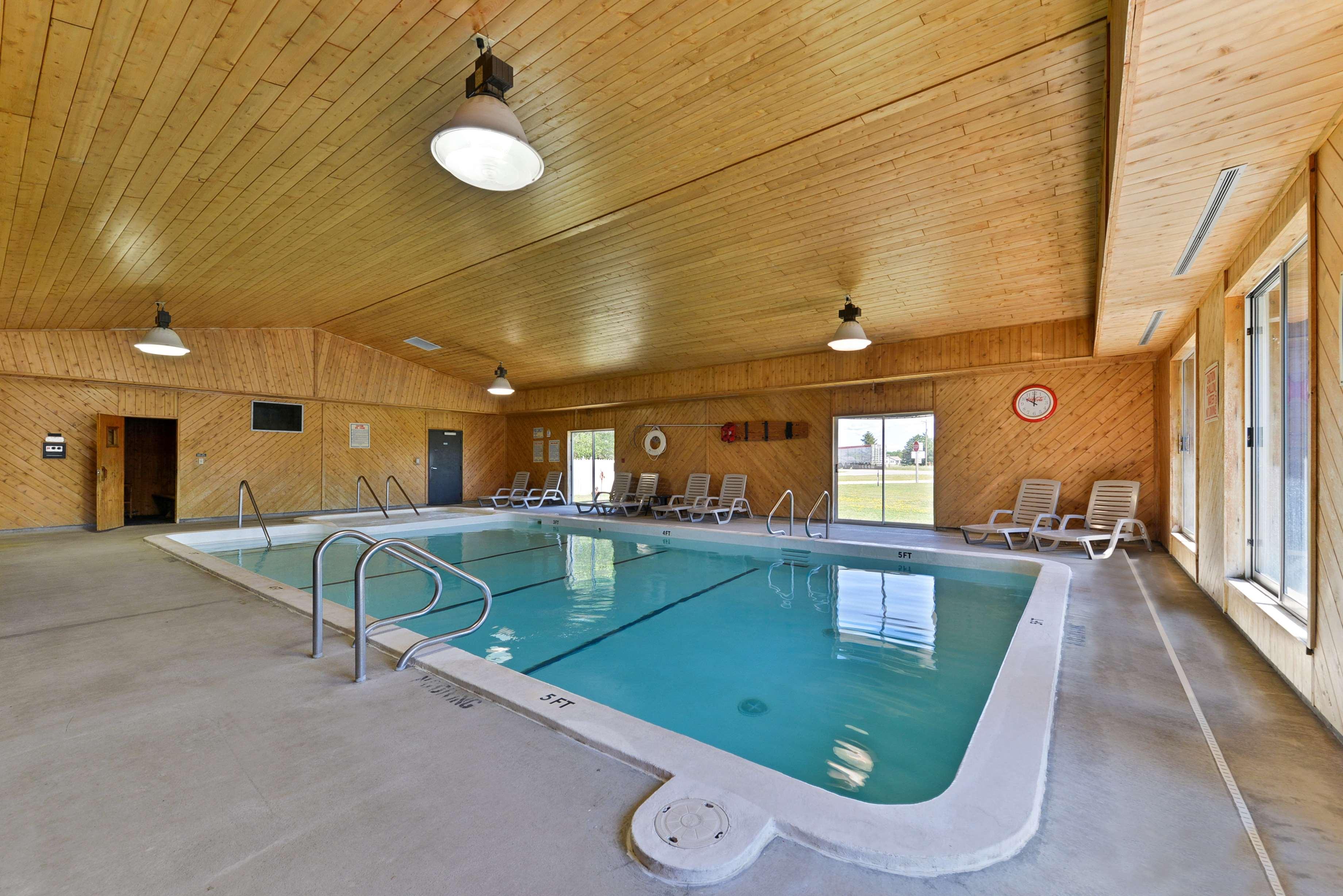 Americas Best Value Inn & Suites - Tahquamenon Country Newberry Exterior foto