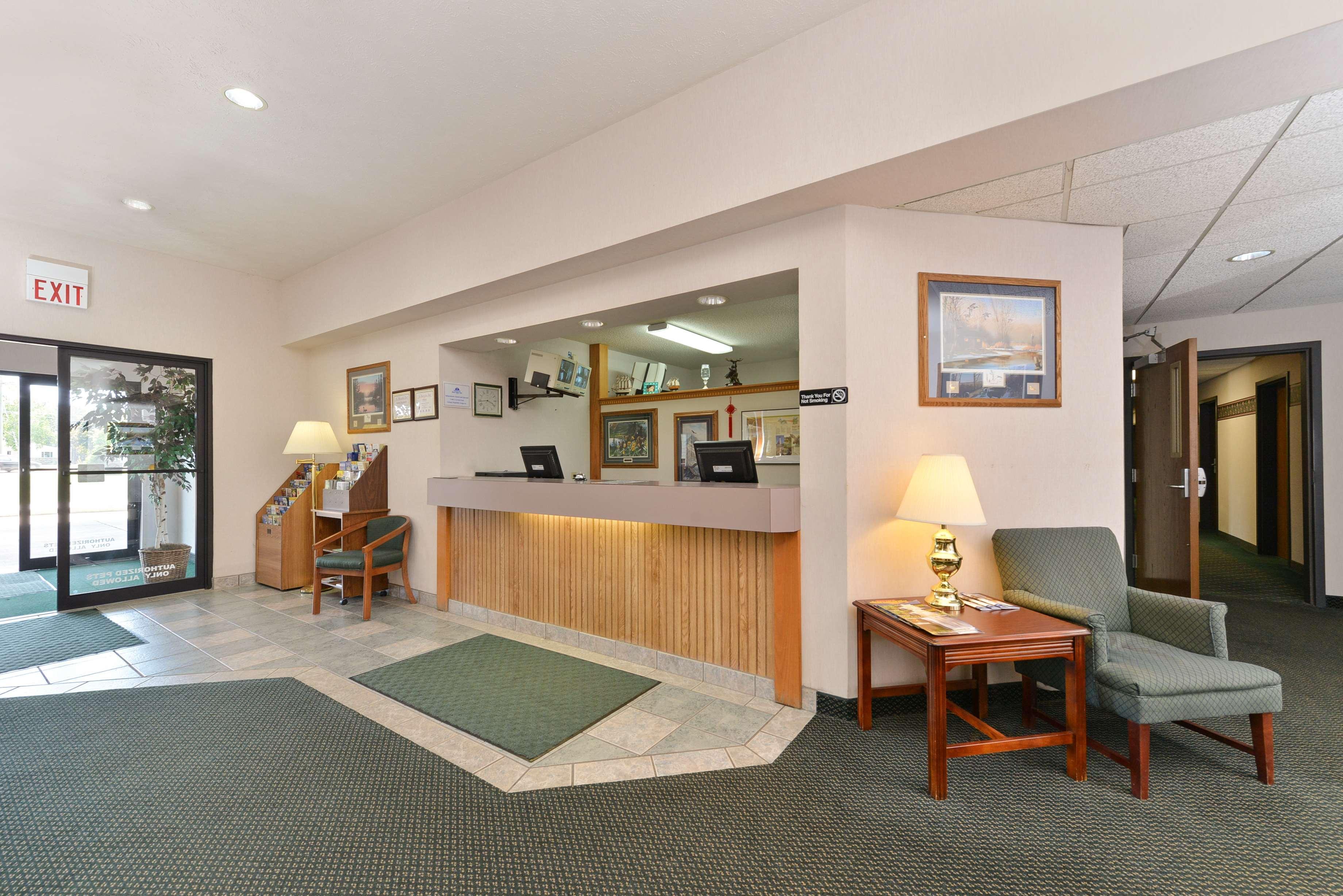 Americas Best Value Inn & Suites - Tahquamenon Country Newberry Exterior foto