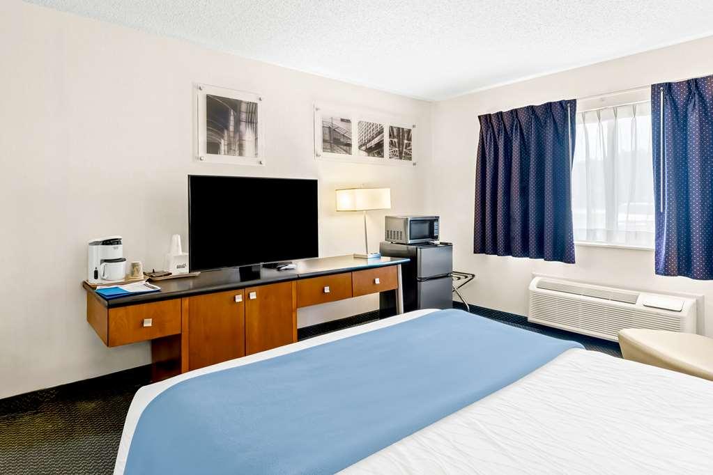 Americas Best Value Inn & Suites - Tahquamenon Country Newberry Habitación foto