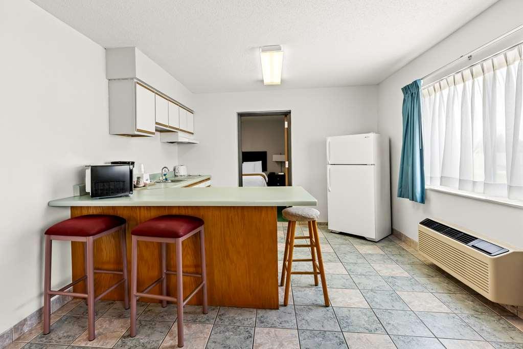 Americas Best Value Inn & Suites - Tahquamenon Country Newberry Habitación foto