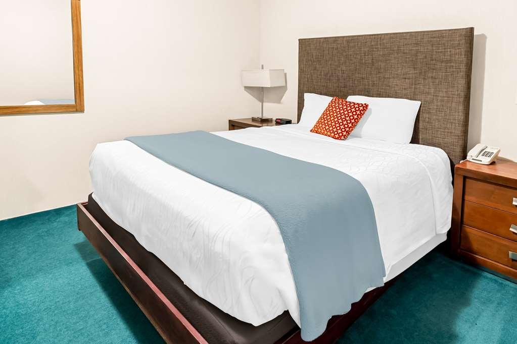 Americas Best Value Inn & Suites - Tahquamenon Country Newberry Habitación foto