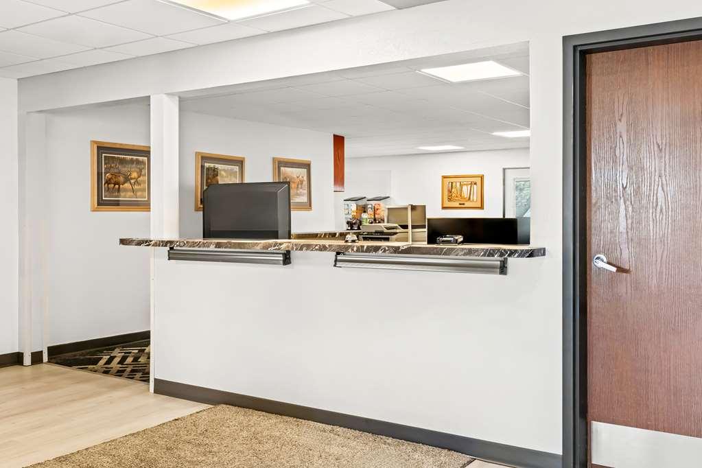 Americas Best Value Inn & Suites - Tahquamenon Country Newberry Interior foto