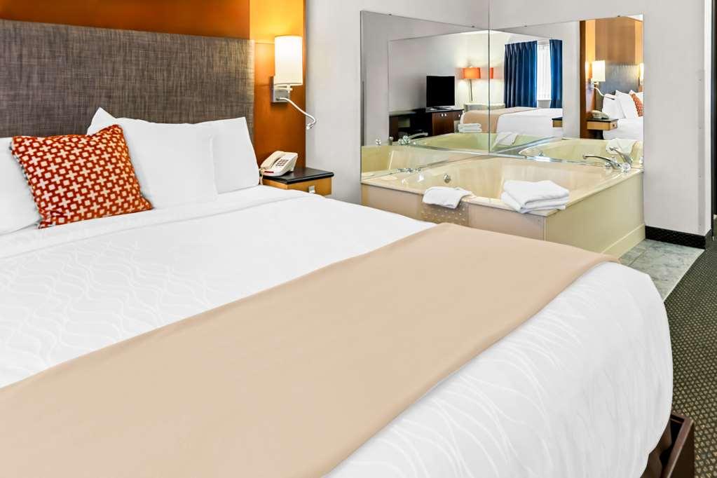 Americas Best Value Inn & Suites - Tahquamenon Country Newberry Habitación foto