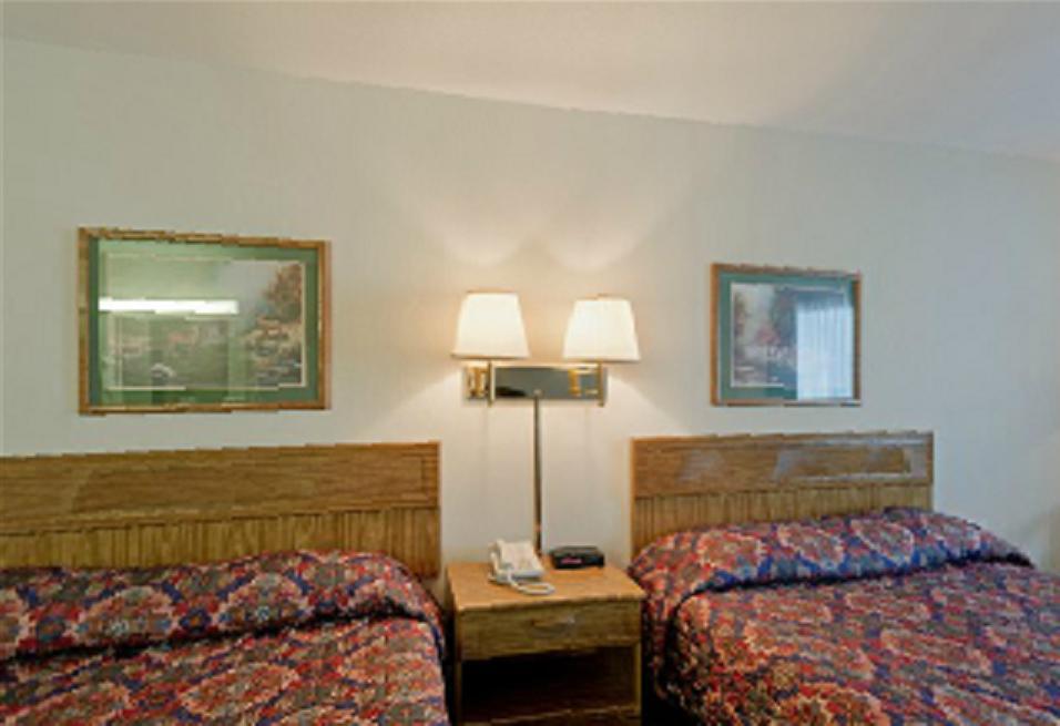 Americas Best Value Inn & Suites - Tahquamenon Country Newberry Habitación foto