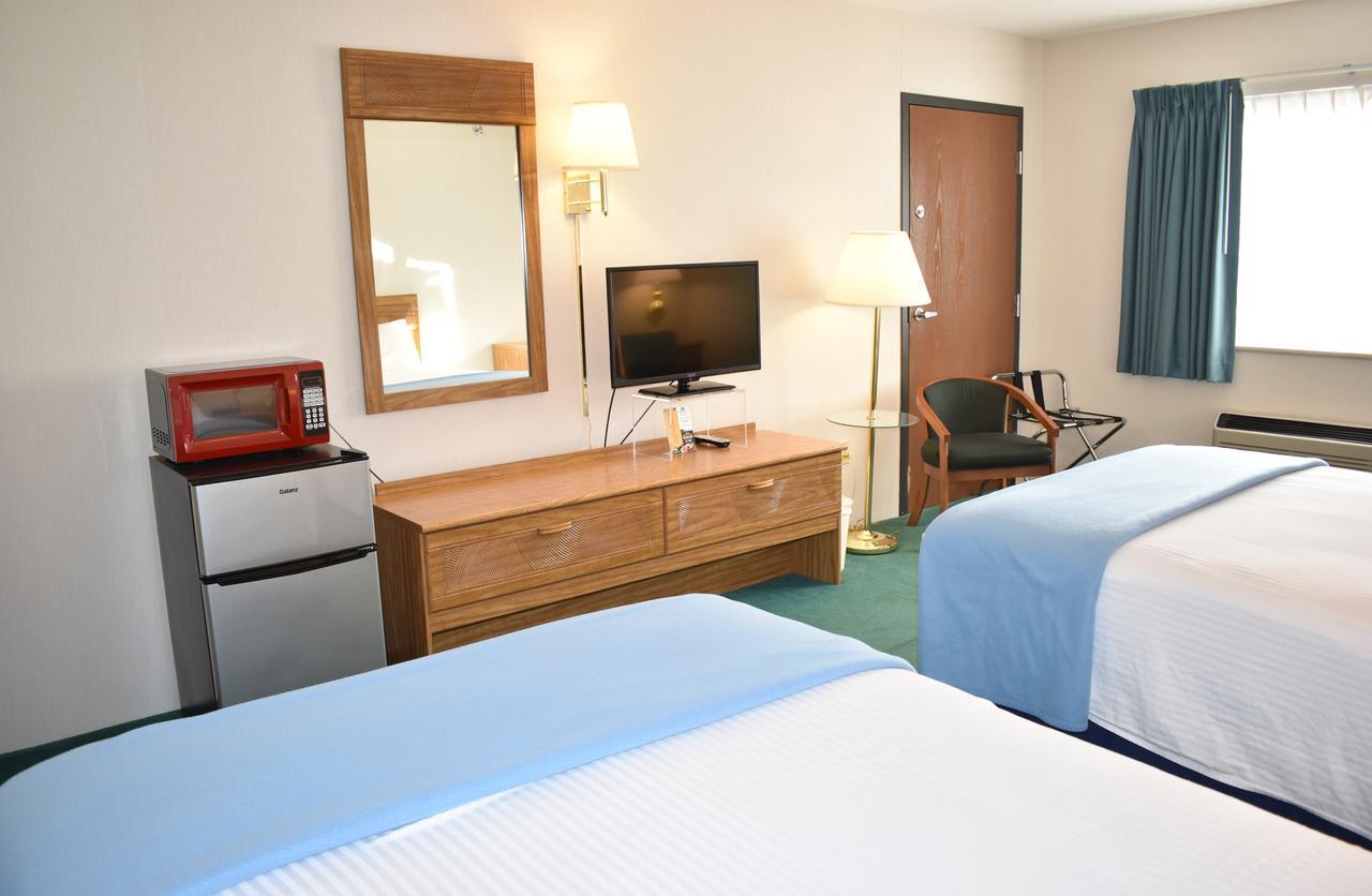 Americas Best Value Inn & Suites - Tahquamenon Country Newberry Exterior foto