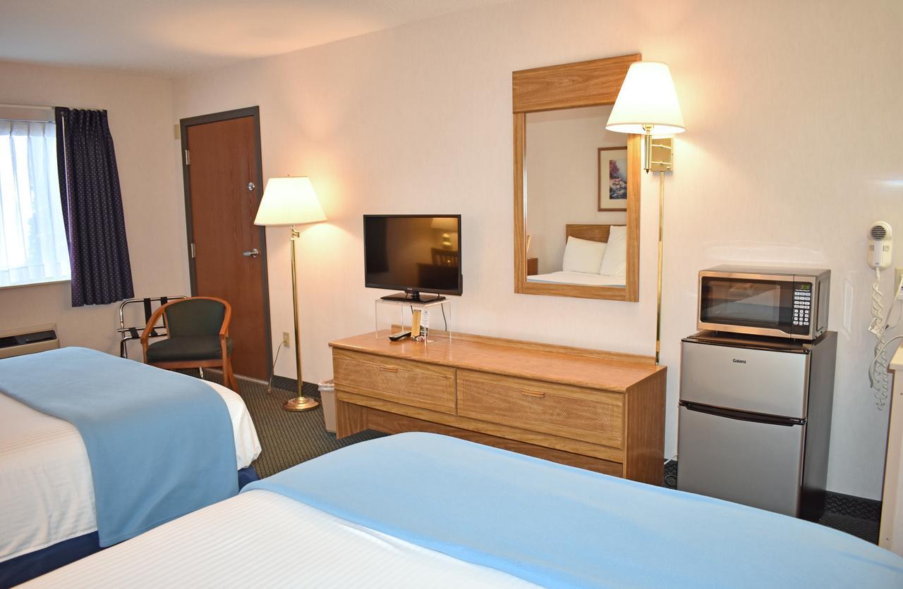 Americas Best Value Inn & Suites - Tahquamenon Country Newberry Exterior foto