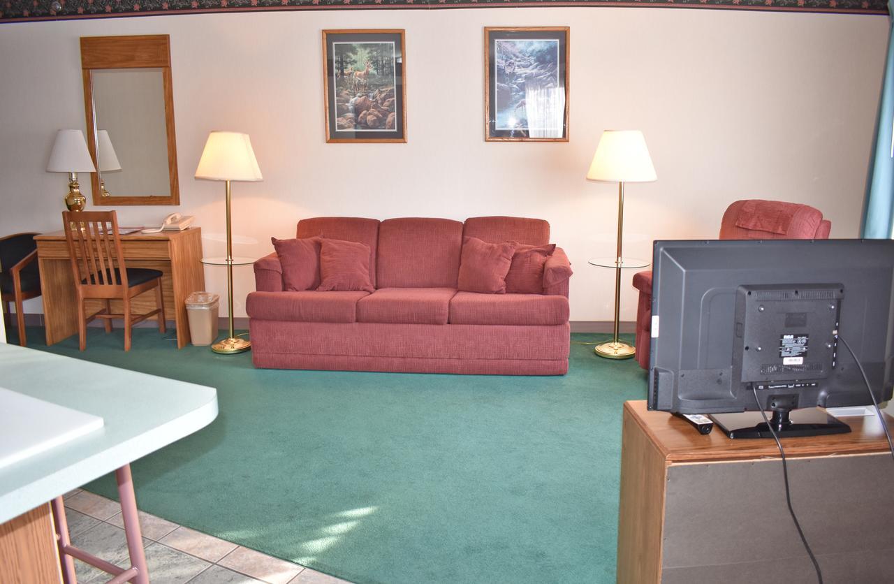 Americas Best Value Inn & Suites - Tahquamenon Country Newberry Exterior foto